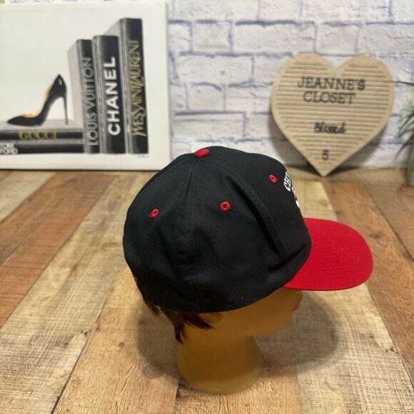 RARE - Vintage - Logo 7 - Chicago Bulls- Black & Red Snapback Hat With Flaw - Picture 10 of 11